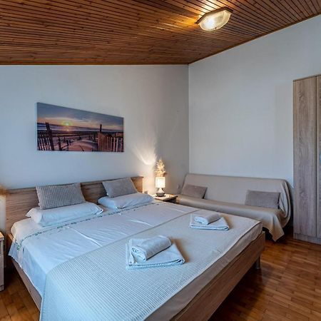 Apartmani Mirela Banjole Exterior photo