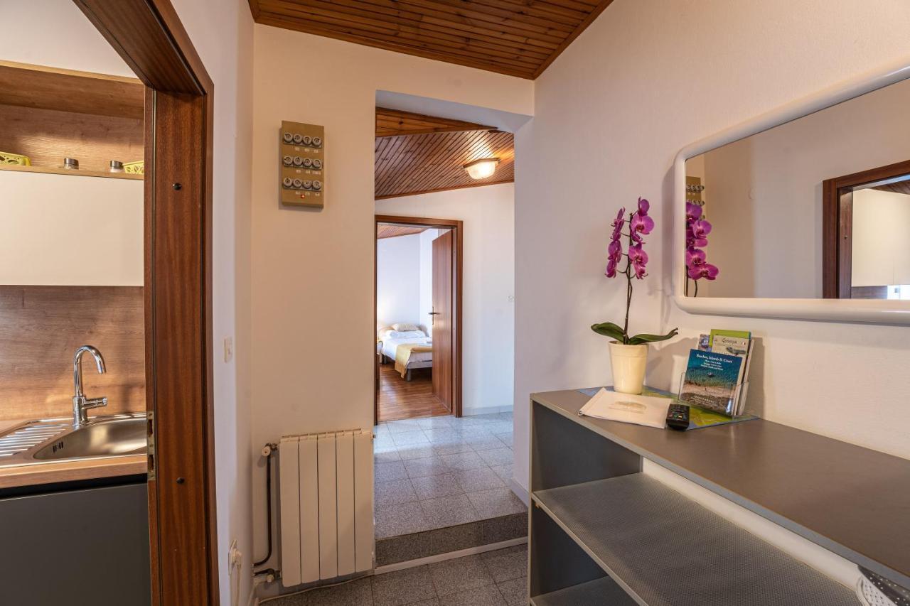 Apartmani Mirela Banjole Exterior photo