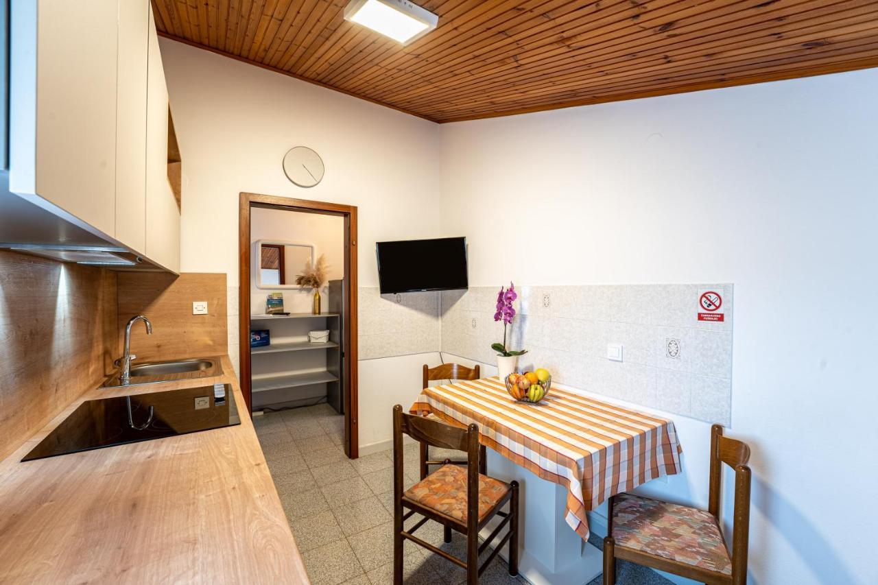 Apartmani Mirela Banjole Exterior photo