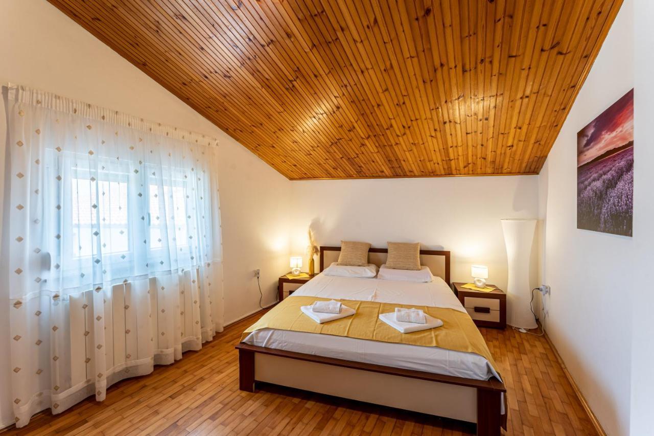 Apartmani Mirela Banjole Exterior photo