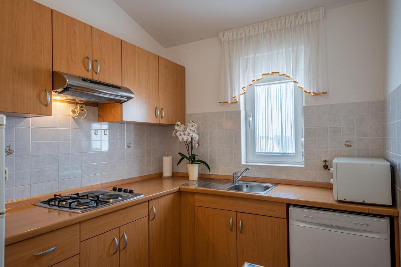 Apartmani Mirela Banjole Exterior photo