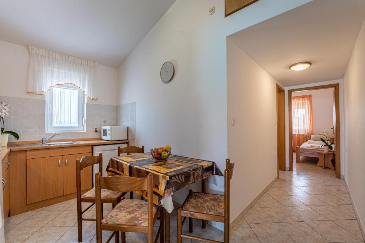 Apartmani Mirela Banjole Exterior photo