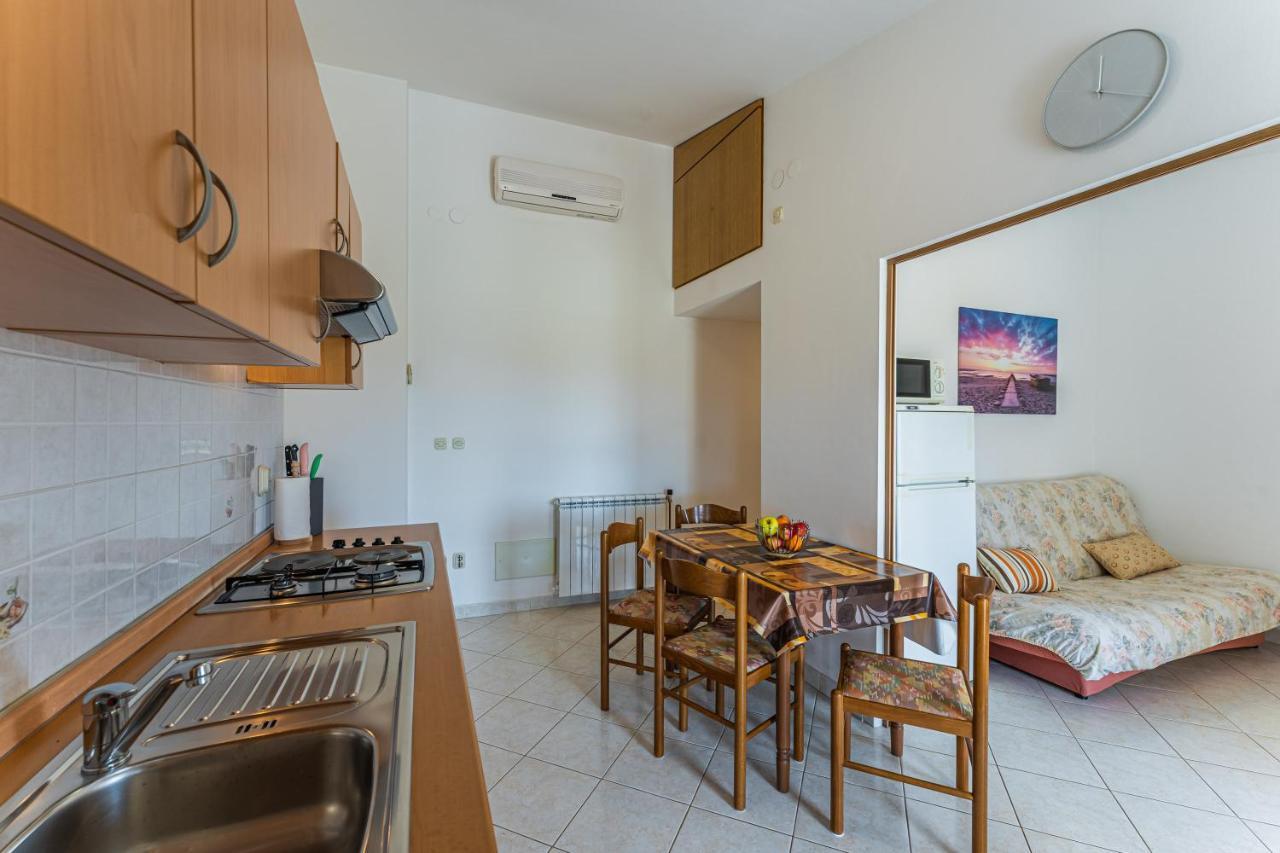 Apartmani Mirela Banjole Exterior photo