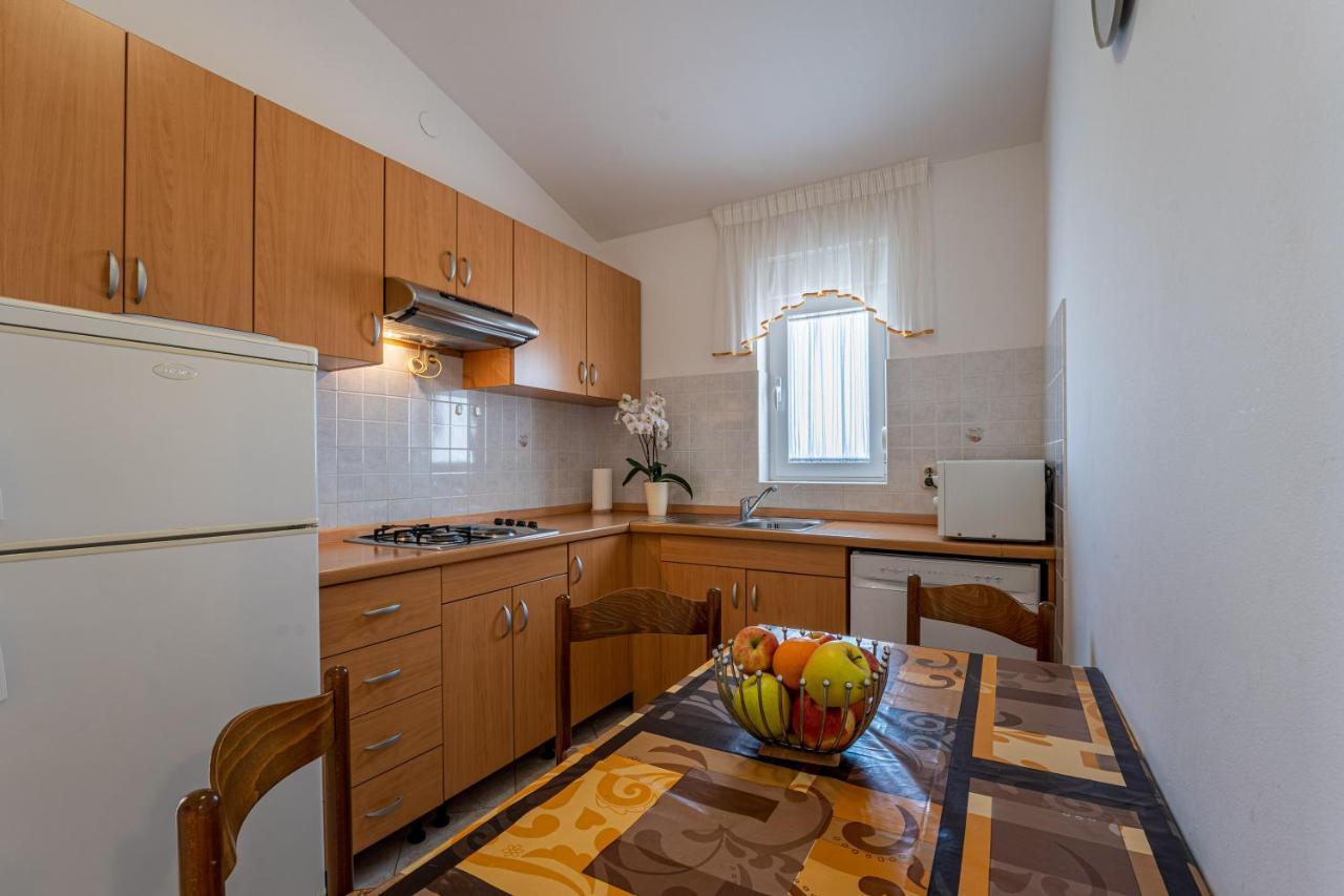 Apartmani Mirela Banjole Exterior photo